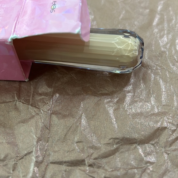 New Jeffree Star Magic Star Concealer, Box Wear.
Color: C15.25 - Picture 2 of 2